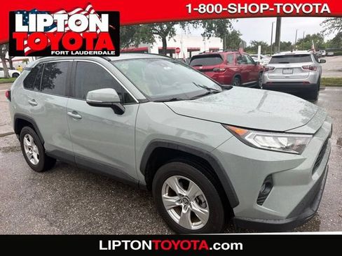 Used 2021 Toyota RAV4 XLE w/ Convenience Package FWD image 1