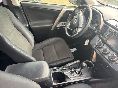 Used 2015 Toyota RAV4 LE FWD image 18