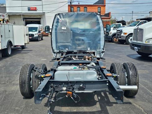 Used 2027 Ford E-450 and Econoline 450 Super Duty w/ Power Equipment Group RWD image 4