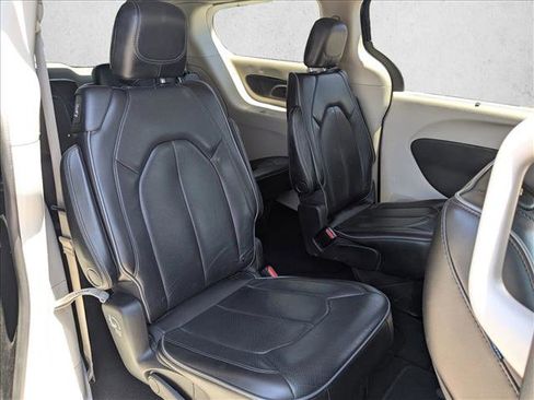 Used 2020 Chrysler Pacifica Limited FWD image 21