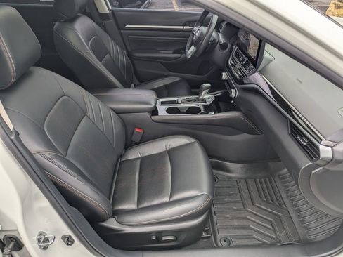 Used 2023 Nissan Altima 2.5 SR w/ SR Premium Package image 8