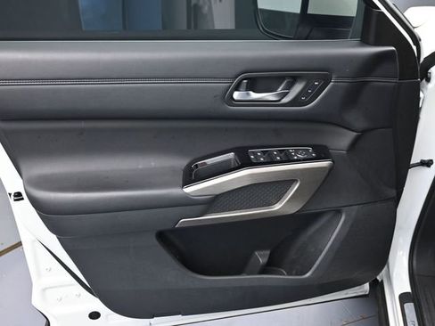 Used 2023 Nissan Pathfinder Platinum image 16