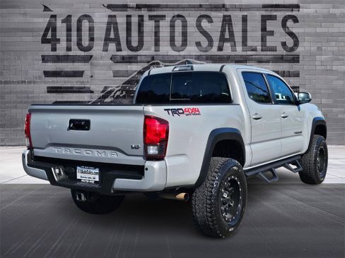 Used 2018 Toyota Tacoma TRD Off-Road w/ Technology Package AWD/4WD image 3