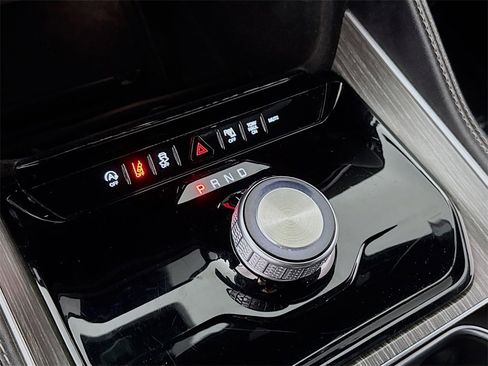 Used 2024 Jeep Wagoneer L Series II image 17