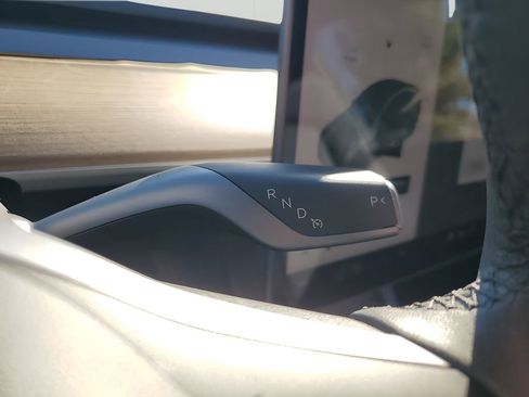 Used 2021 Tesla Model Y Long Range image 28