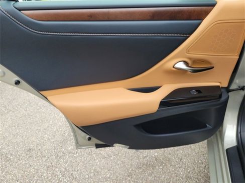 New 2025 Lexus ES 350 w/ Premium Package image 14