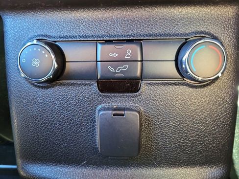 Used 2019 Ford Explorer XLT w/ Equipment Group 201A image 17