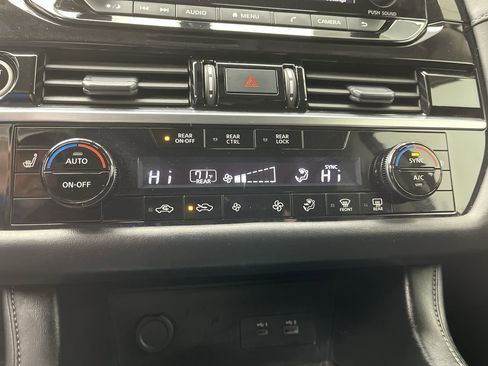 Used 2024 Nissan Pathfinder SV image 21