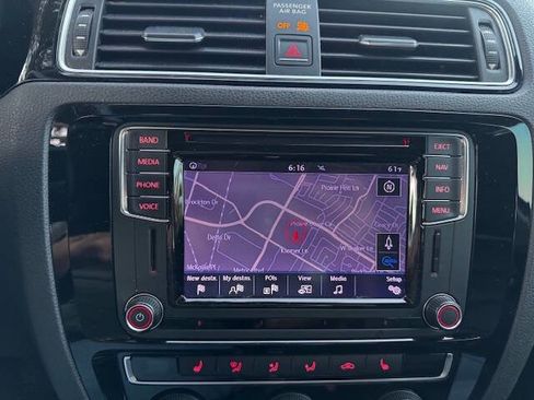 Used 2017 Volkswagen Jetta SEL image 44