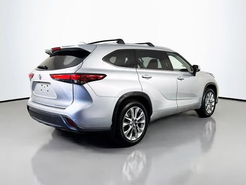 Used 2023 Toyota Highlander Limited AWD/4WD image 8