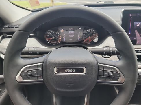Used 2022 Jeep Compass Latitude FWD image 29