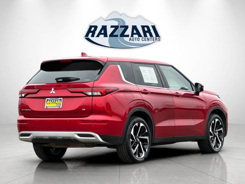 Used 2024 Mitsubishi Outlander SE Black Edition image 3