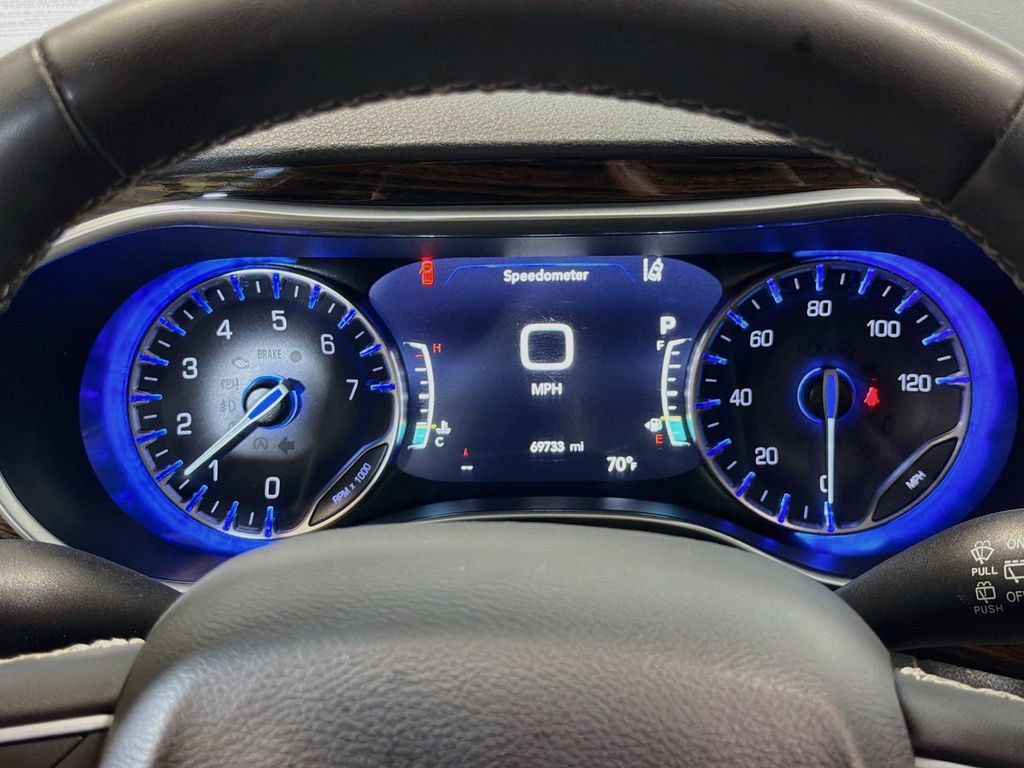 Used 2024 Chrysler Pacifica Limited FWD image 14