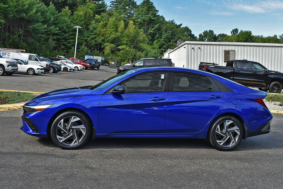 Used 2025 Hyundai Elantra Sport FWD image 4