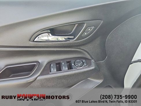 Used 2021 Chevrolet Equinox LT image 11