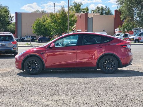 Used 2021 Tesla Model Y Long Range image 4