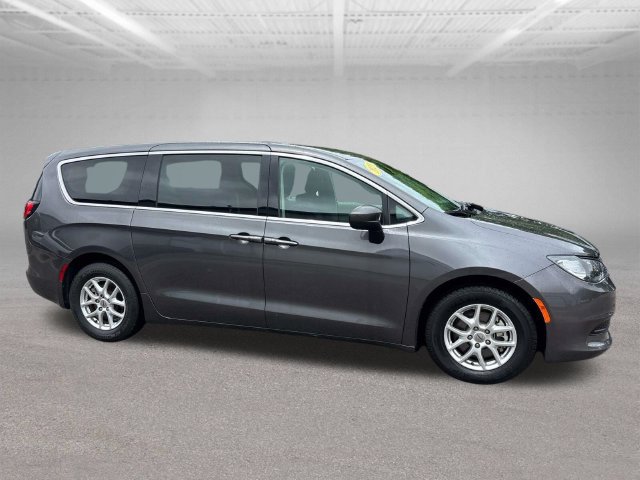 Used 2023 Chrysler Voyager LX FWD image 8