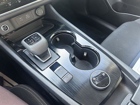 Used 2023 Nissan Rogue S AWD/4WD image 18