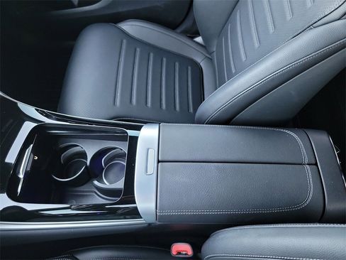 Used 2025 Mercedes-Benz GLC 300 4MATIC image 22