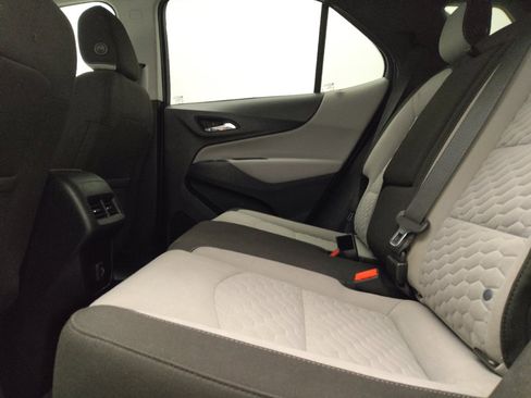 Used 2019 Chevrolet Equinox LS FWD image 18