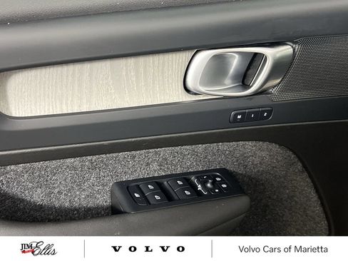 Used 2025 Volvo XC40 B5 Plus image 14