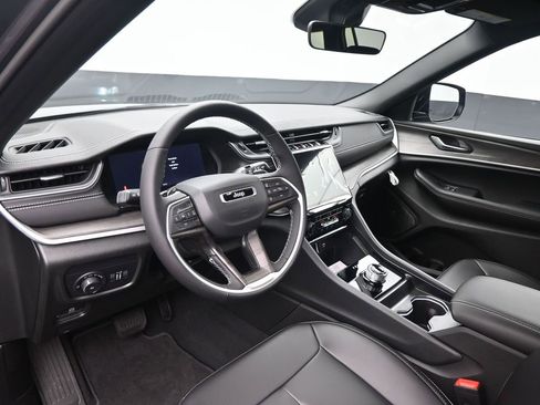 New 2025 Jeep Grand Cherokee L Limited w/ Black Appearance Package image 33