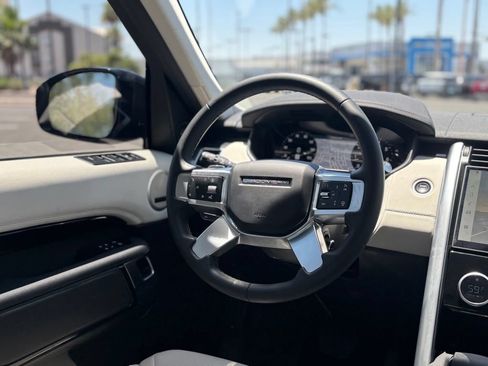 Used 2025 Land Rover Discovery S AWD/4WD image 13
