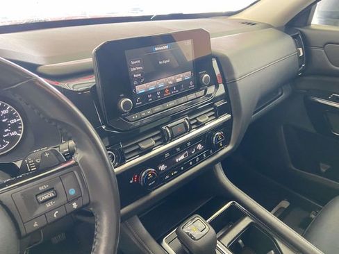 Used 2022 Nissan Pathfinder SV image 21