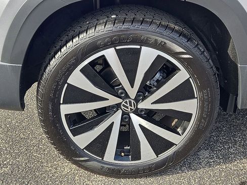 Used 2023 Volkswagen Taos SE image 7