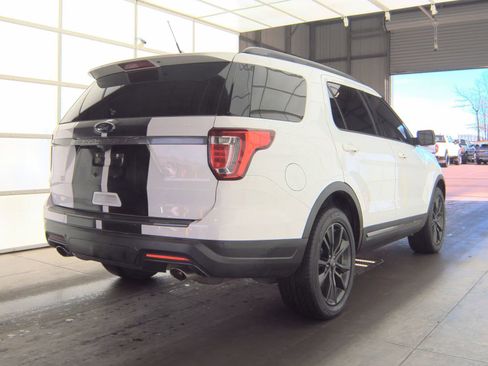 Used 2018 Ford Explorer XLT w/ Equipment Group 202A image 7