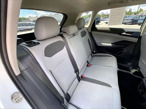 Used 2024 Volkswagen Taos SE AWD/4WD image 15