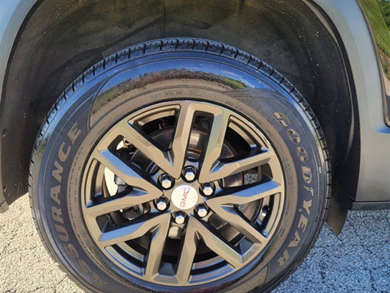 Used 2018 GMC Acadia SLT AWD/4WD image 32