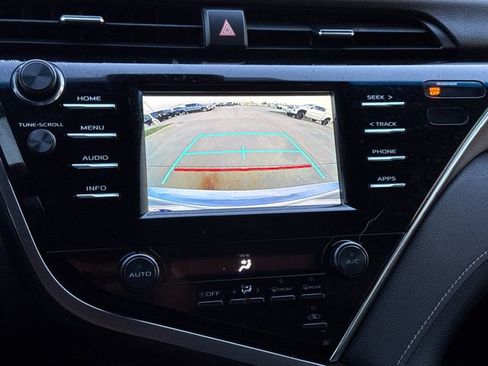 Used 2018 Toyota Camry SE image 24