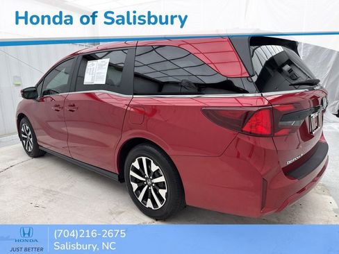 Certified 2025 Honda Odyssey EX-L image 5