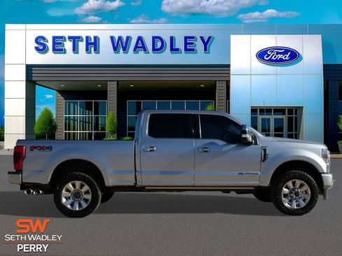 Used 2022 Ford F250 Platinum w/ FX4 Off-Road Package image 2