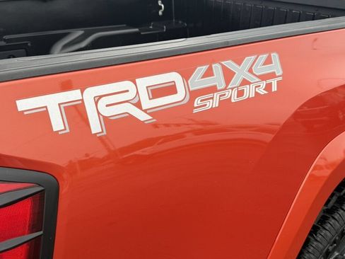 Used 2017 Toyota Tacoma TRD Sport w/ Tow Package (A/T) AWD/4WD image 15
