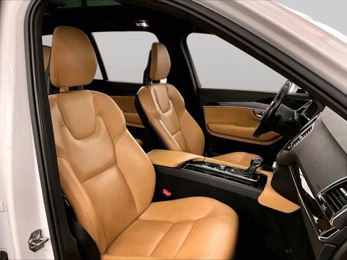 Used 2017 Volvo XC90 T6 Momentum w/ Vision Package AWD/4WD image 7