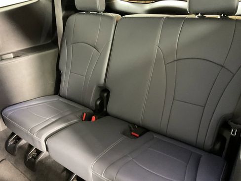 Used 2024 Buick Enclave Premium image 21