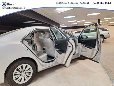 Used 2012 Toyota Camry LE image 28