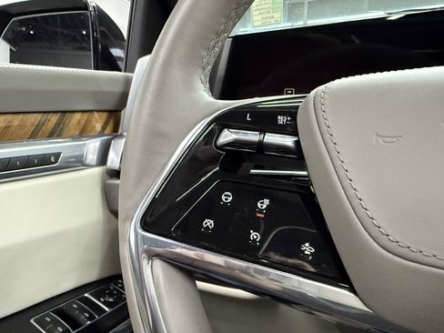 Used 2025 Cadillac Escalade ESV Sport Platinum image 21