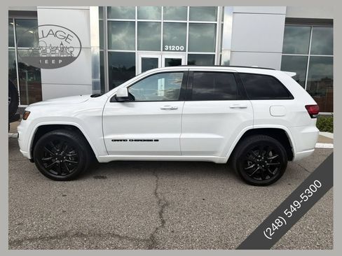 Used 2022 Jeep Grand Cherokee Laredo X AWD/4WD image 1