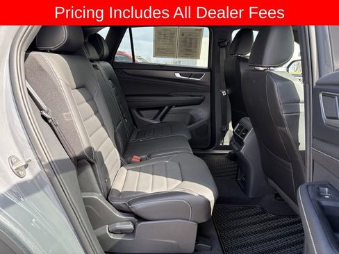 Used 2025 Volkswagen Atlas Cross Sport SEL R-Line AWD/4WD image 31