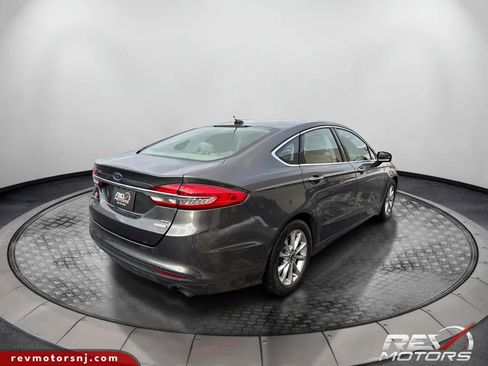Used 2017 Ford Fusion SE image 5