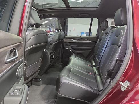 Used 2024 Jeep Grand Cherokee Limited w/ Luxury Tech Group II image 37