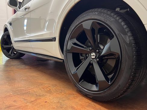 Used 2019 Bentley Bentayga AWD/4WD image 58