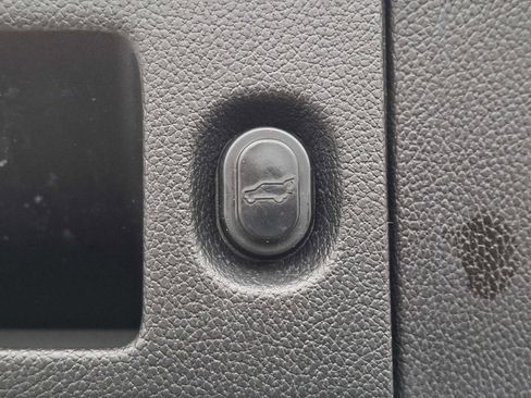 Used 2020 Chevrolet Tahoe LT w/ RST Edition image 31