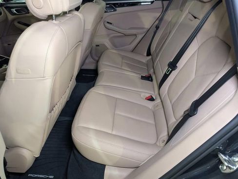 Certified 2025 Porsche Macan image 20