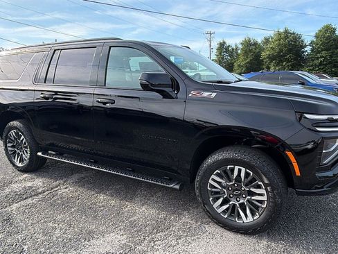 New 2026 Chevrolet Suburban Z71 w/ Comfort Package AWD/4WD image 8