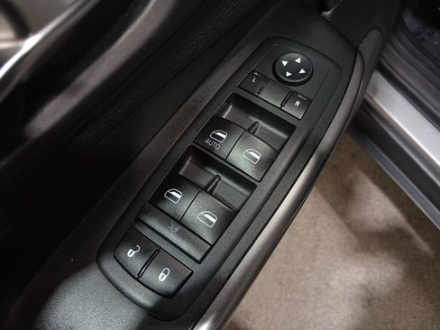 Used 2020 Jeep Cherokee Latitude Plus w/ Cold Weather Group AWD/4WD image 18