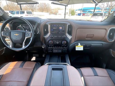 Used 2021 Chevrolet Silverado 1500 High Country w/ Technology Package image 15